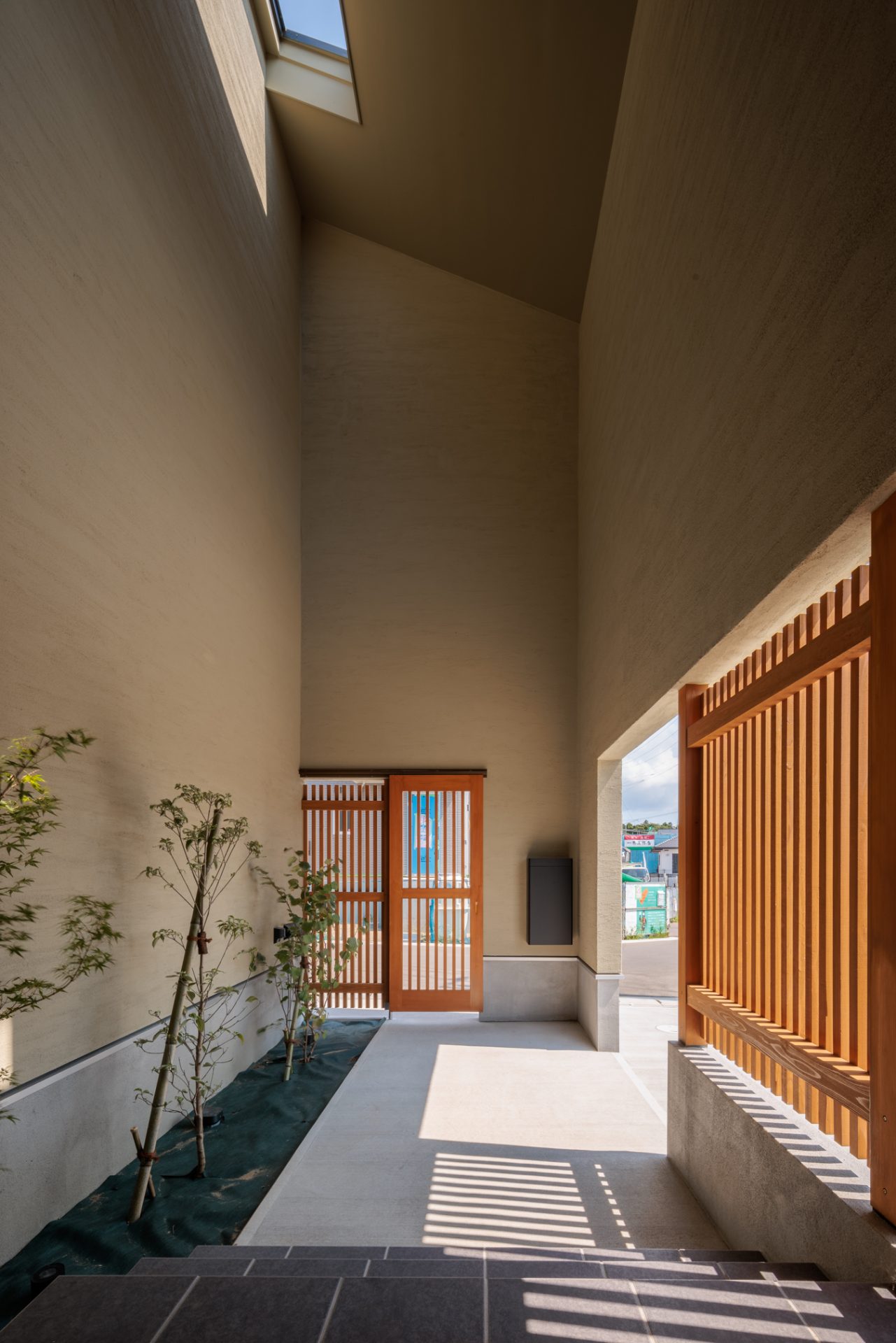 内と外を緑で紡ぐ家